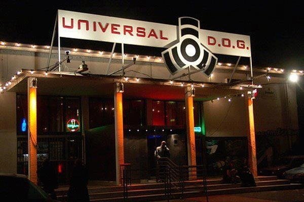 Universal dog store