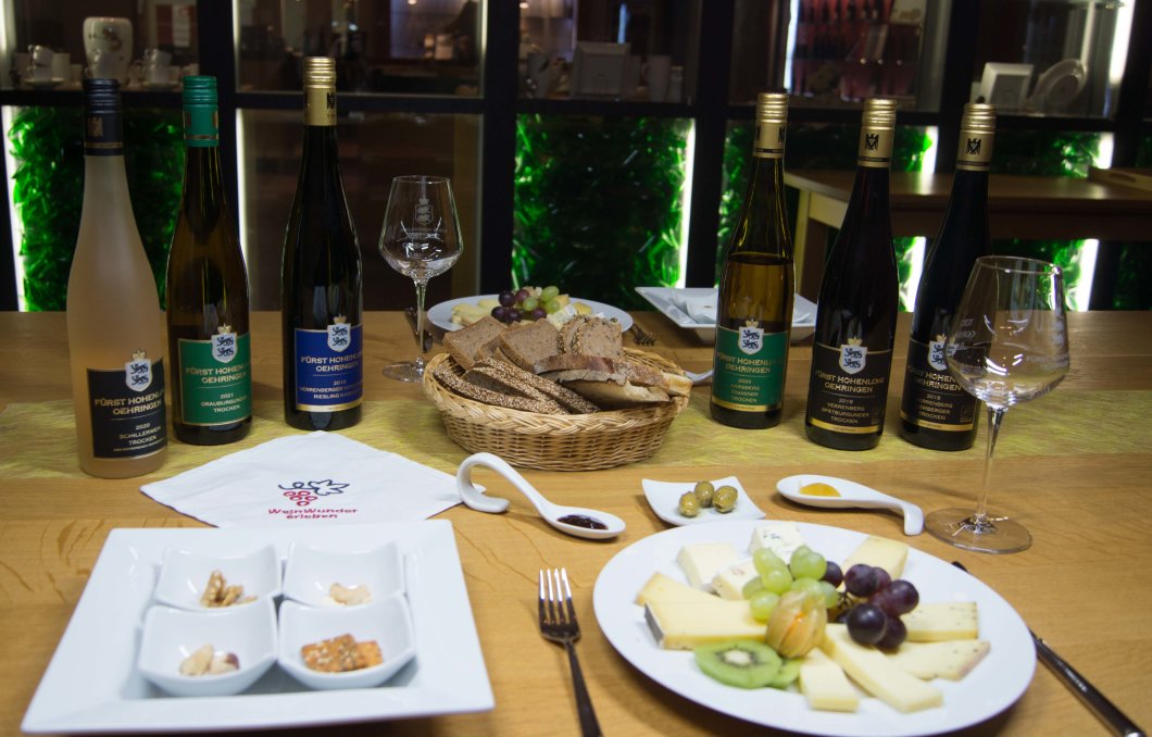 Wein und Käse im VDP Weingut Fürst Hohenlohe Oehringen