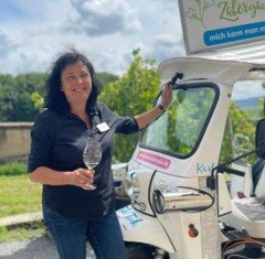 Mit Fahrtwind durchs Gäu – mit dem Elektro-Tuk durch die Weinberge