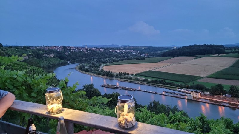 Der Fluss – das Land – die Weinmacher: Wein und Häppchen on tour
